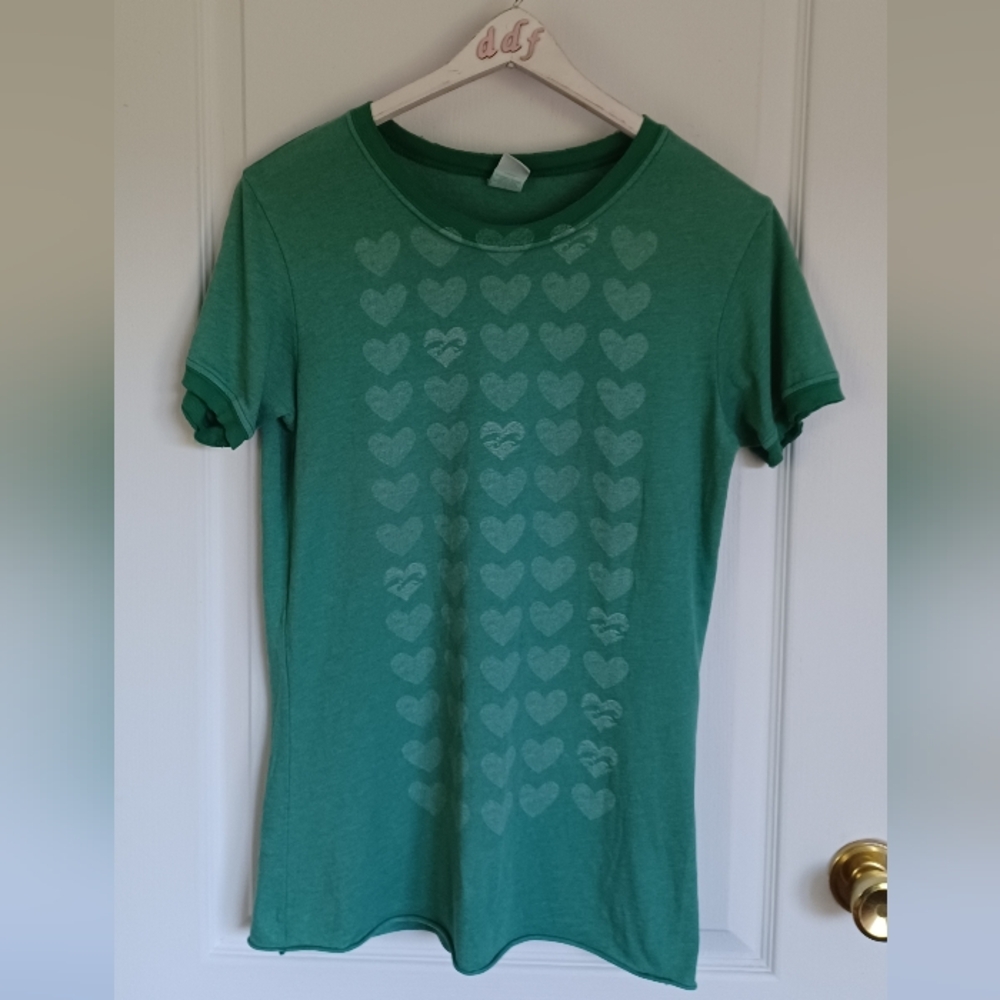 VTG BILLABONG WOMEN'S TEE GREEN W/WHITE FADE HEARTS RAW EDGE NECK/SLEEVE LRG USA